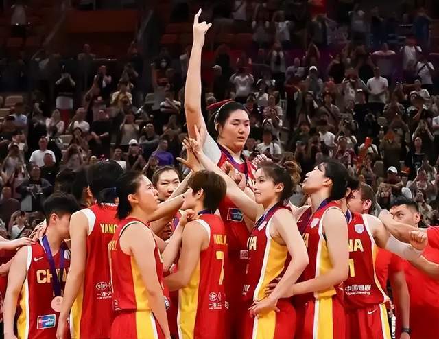 星空体育-李月汝哽咽，宫鲁鸣下课？新帅锁定1人，曾亚运夺冠，王治郅辅佐