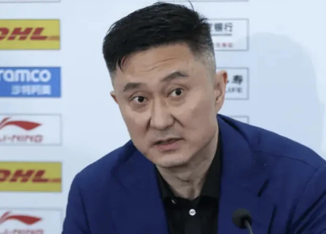 星空体育全站-郭艾伦解说：杜导现在是老教练了，不管输赢都面不改色心不跳